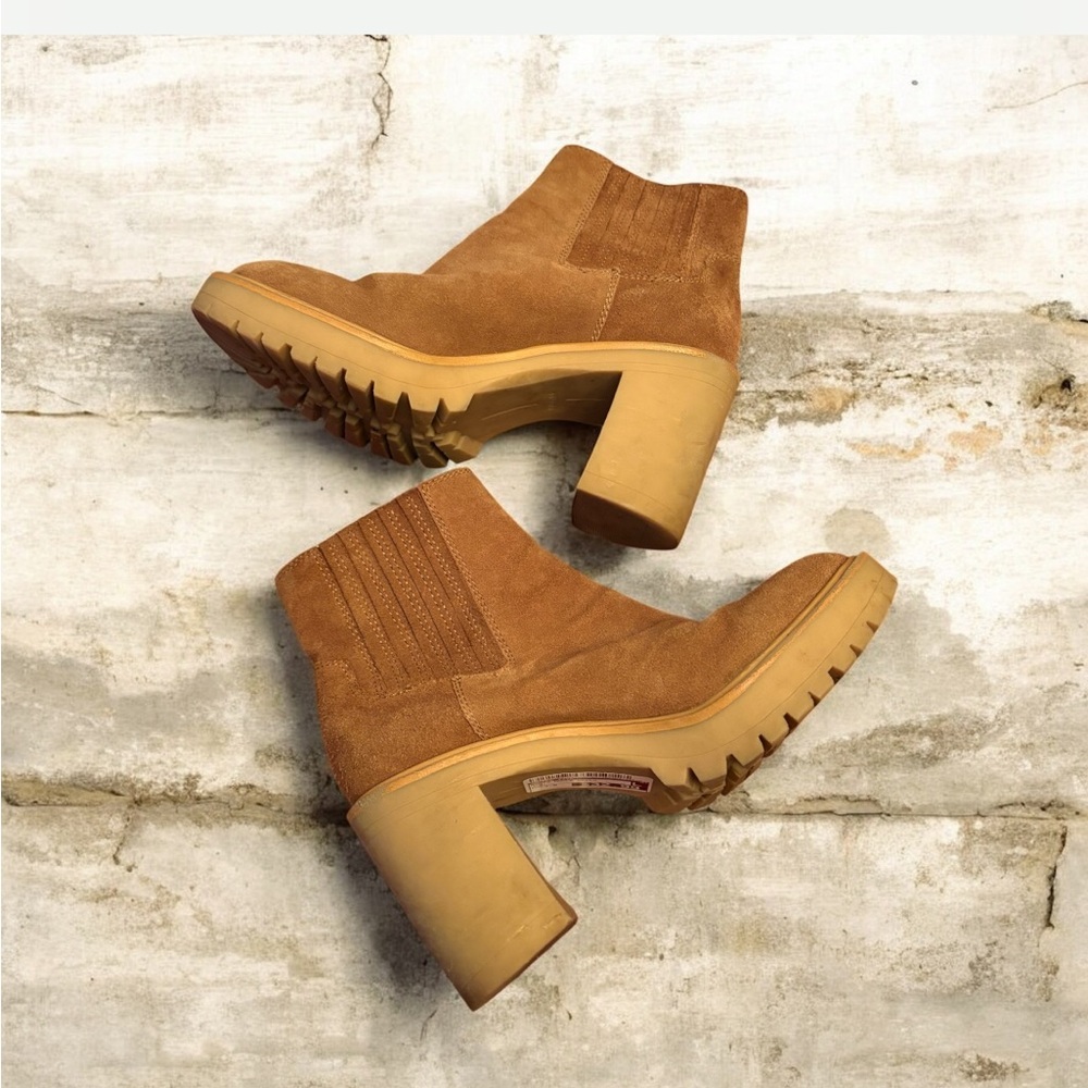 Dolce Vita Women's Caster Fashion Boot, Camel Suede H2O, Size 7.5